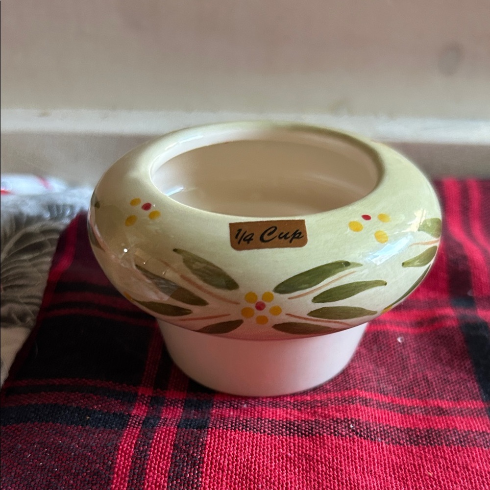 Temptations Green and Cream Measuring Cups - Picture 12 of 15